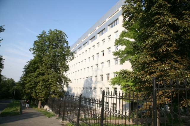 Пациенты уезжают домой умирать: институт им. Амосова может прекратить работу