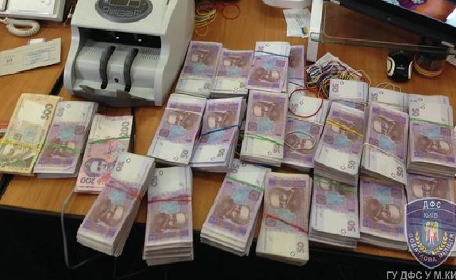 В Киеве налоговики накрыли крупный центр по "отмыванию" денег