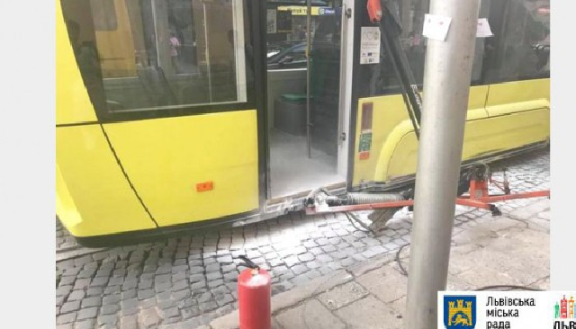 В центре Львова загорелся новый трамвай "Электрон"