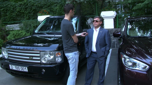 Розкішне життя керівника держпідприємства, що обслуговує посольства