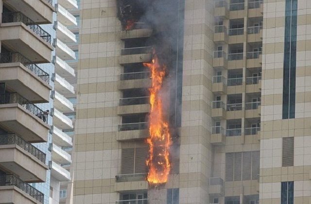 В Дубаи загорелся жилой небоскреб: опубликованы фото и видео