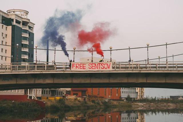 Pussy Riot провели акцию за освобождение Сенцова в Якутске