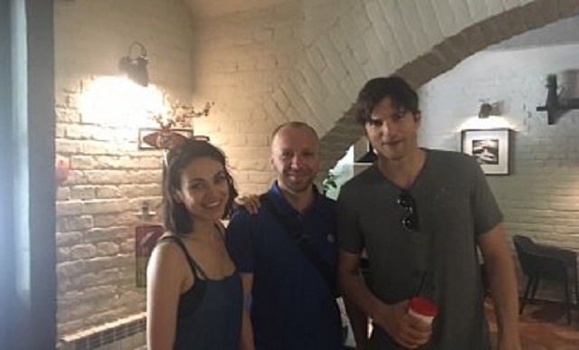 В Черновцы приехали голливудские звезды Мила Кунис и Эштон Катчер