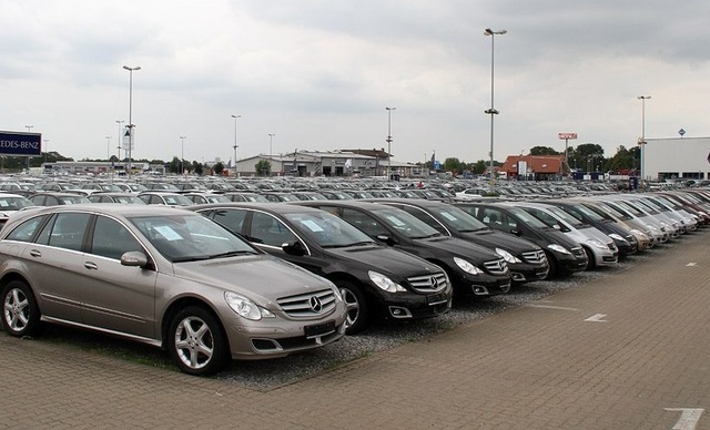 В Україну можуть прийти тисячі дешевих іномарок з Німеччини