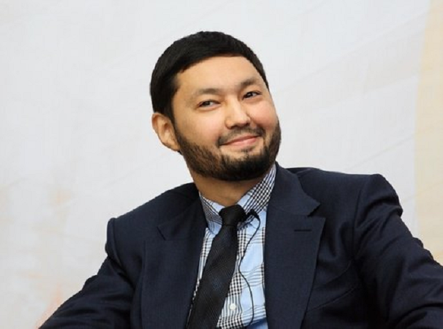 Скандальный казахский миллиардер Ракишев ездит по Украине на Мерседесе за 700 тыс.евро