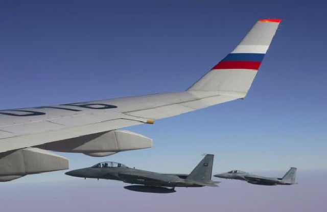 Військовий літак Путіна пролетів над Білим домом