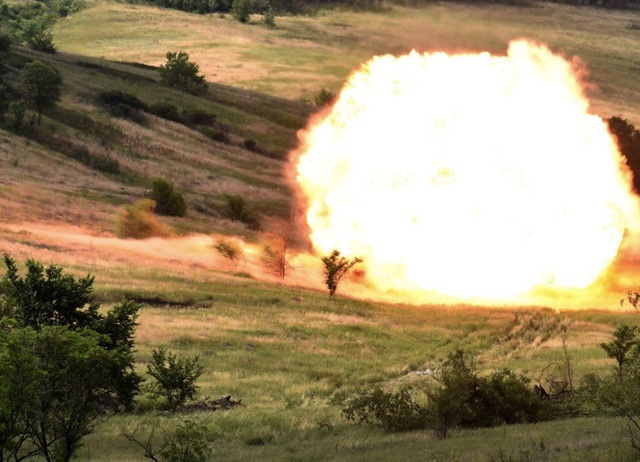 Сутки в АТО: Возле Песков подорвался боец ВСУ, обстрелы не прекращаются