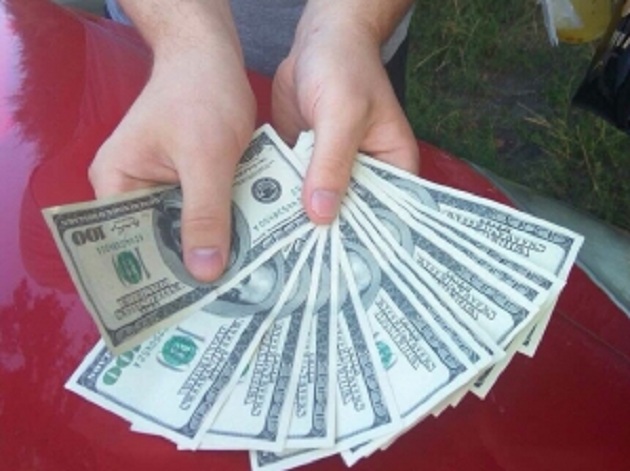 Начальника митного поста на Львівщині затримали на хабарі