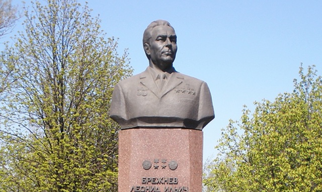 Мешканці Дніпропетровщини вимагають знести пам’ятник Брежнєву