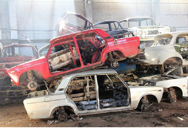 Спритний ділок продав священикові металобрухт замість авто для армійців