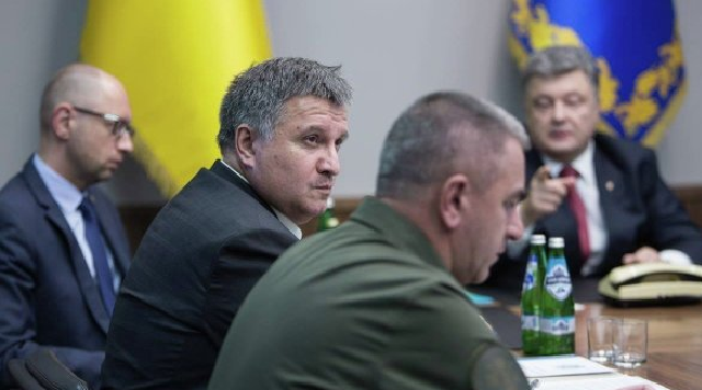 Порошенко и Аваков рискуют не успеть даже добежать до границы — мнение