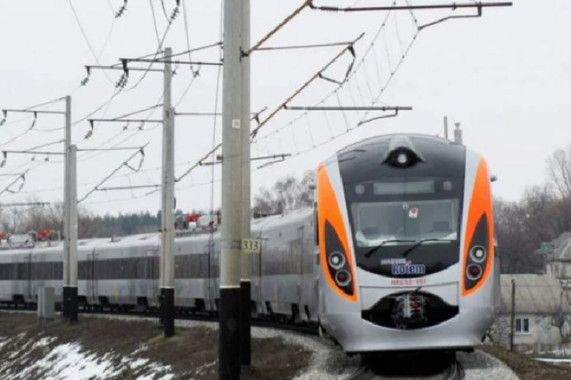 Стало известно, почему пассажиров Интерсити заставили ехать стоя