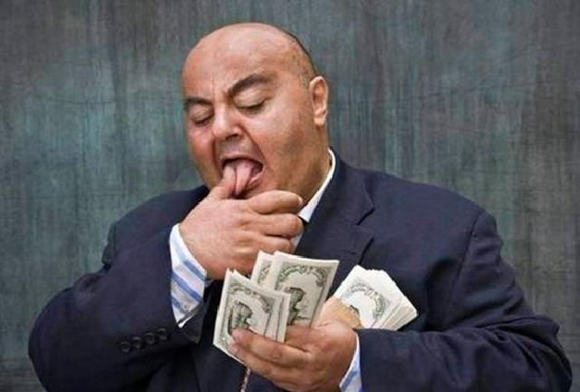 Банкиров заставили вернуть обворованным вкладчикам проценты и неустойку