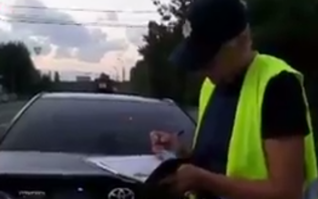 В столице нетрезвый водитель пытался откупиться от патрульных