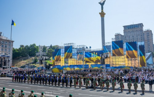 Чи потрібно проводити військовий парад до Дня незалежності України? Думка киян