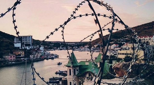 В сети набирает популярности ответ украинки россиянину