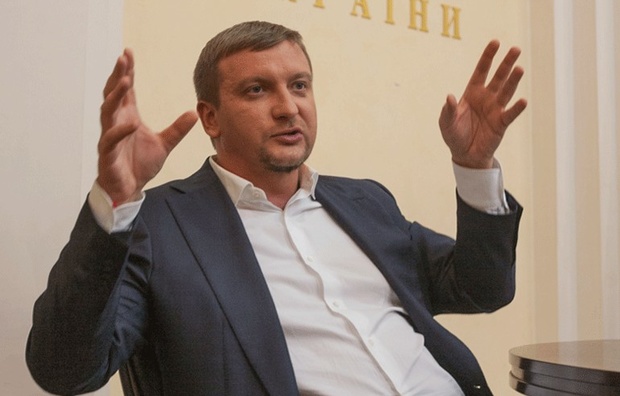 В Министерстве юстиции объяснили происхождение "гигантских" зарплат