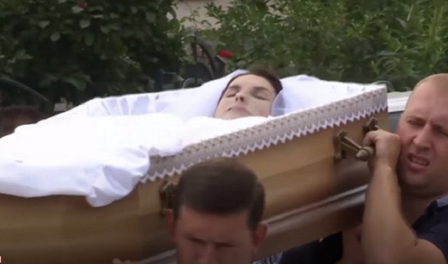 Жертву Димінського поховали у весільній сукні