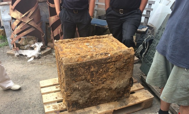 В Виннице нашли запертый немецкий сейф времен Второй мировой