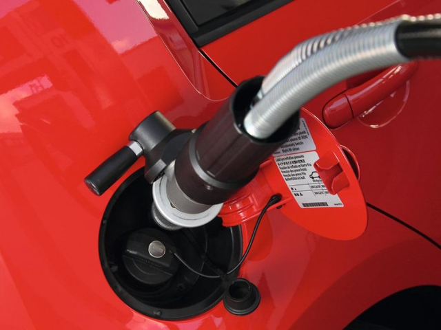 Цены на автогаз достигли новых высот: ездить на бензине стает выгоднее