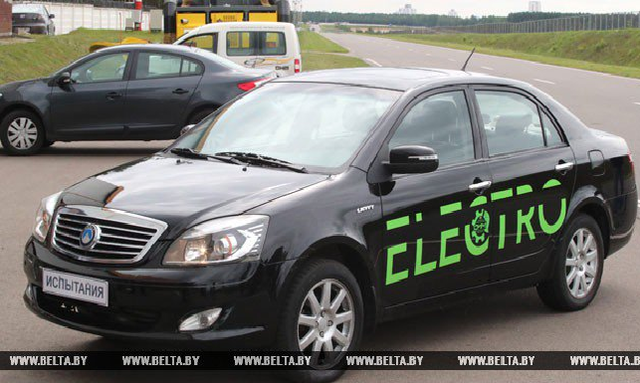 В Беларуси представили первый электромобиль