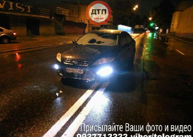 В Киеве пьяный водитель заснул посреди дороги