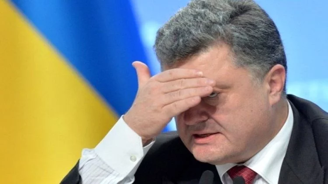 Украинцы чуть не устроили самосуд над мужчиной с плакатом за Порошенко