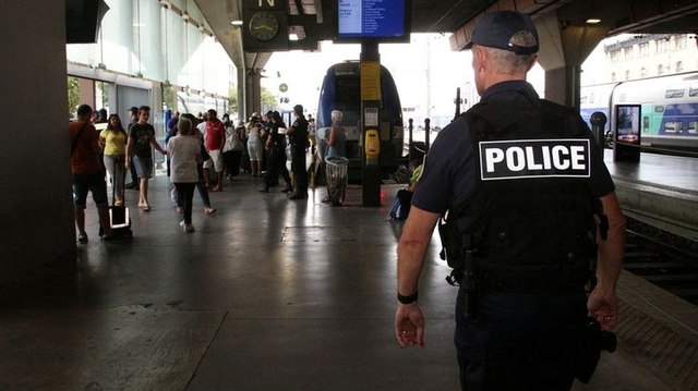 В Марселе новое нападение. Неизвестный порезал ножом трех прохожих