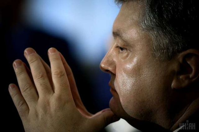 Для тих, хто попрікає Порошенка за невиконану обіцянку закінчити війну