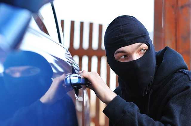 В Украине массово вскрывают автомобили на сигнализации: схема