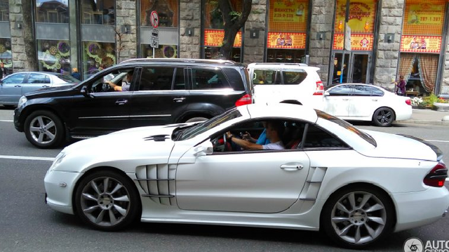 В Украине замечен необычный суперкар SLR McLaren