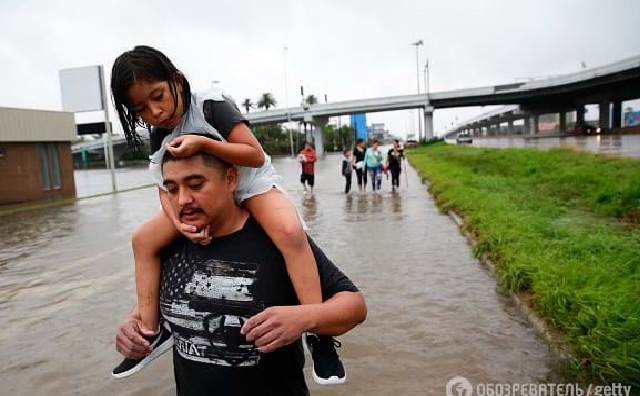 США накрыло смертельное наводнение: шокирующие кадры стихии