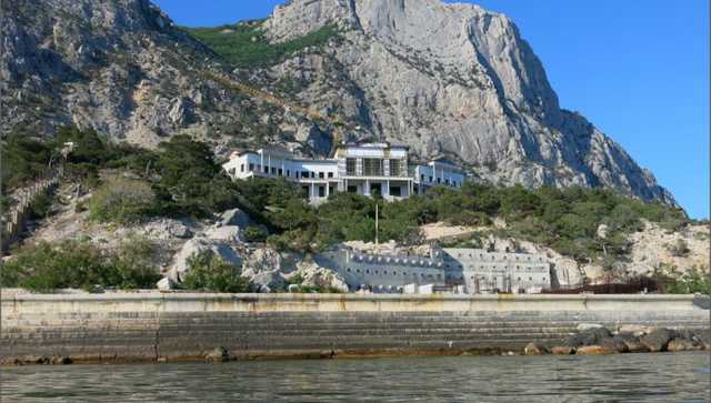 Друзья Путина завладели крымским «Межигорьем» Януковича