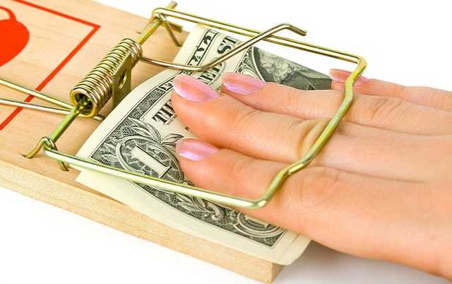 В Луганской области чиновники присвоили 600 тысяч гривен пенсий покойников