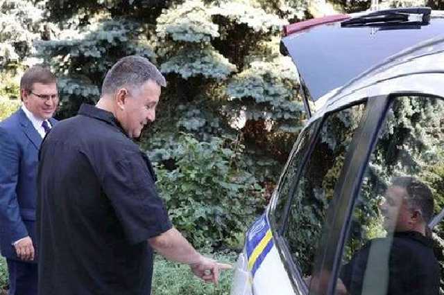 Аваков & Co переплатили чверть мільярда за автівки для поліції - НАБУ