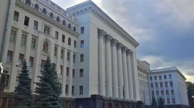 «Миллиарды Януковича были распределены честно»: журналист опубликовал свежие «темники» от Администрации Порошенко