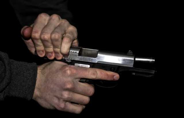 Десятки человек устроили перестрелку в Харькове