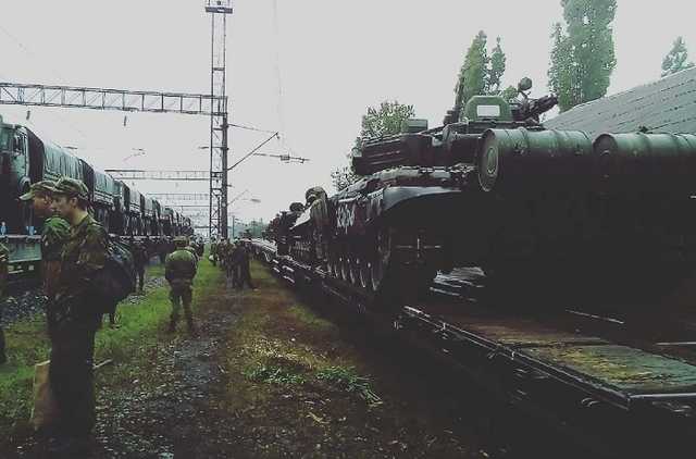 Российские танки недалеко от границ Украины: появилось новое фото