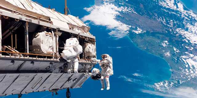 Космонавты показали Керченский мост