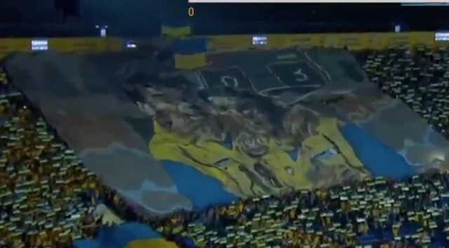 Стадион в Харькове впечатляюще исполнил гимн Украины перед матчем с Турцией