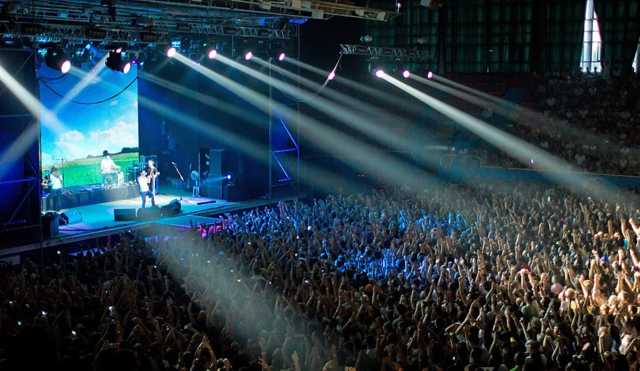 Вакарчук в Одессе запел на русском и забыл слова