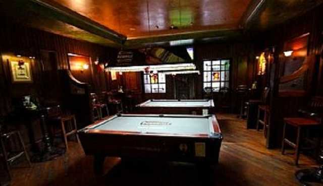 В бильярдном клубе Киева игрок кием тяжело ранил посетителя