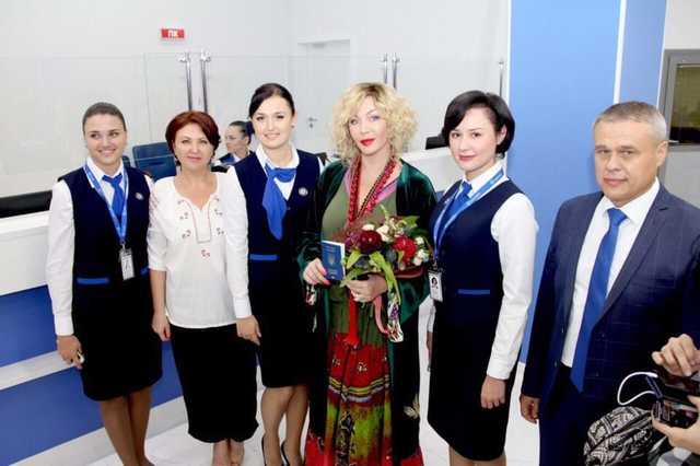 Сделано в Киеве: скандальная украинская певица похвасталась биометрическим паспортом