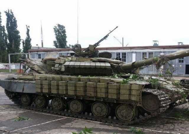 Активизация техники боевиков: танки идут на Донецк