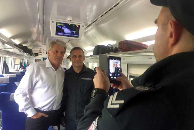 Ющенко заметили в электричке на польской границе