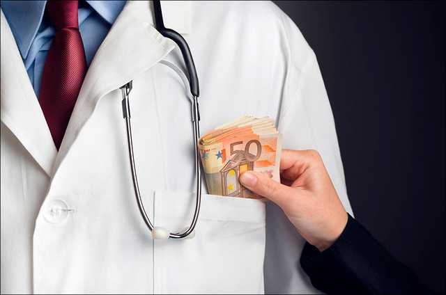 В Черновцах начальник областной налоговой попался при попытке получить миллион гривен взятки