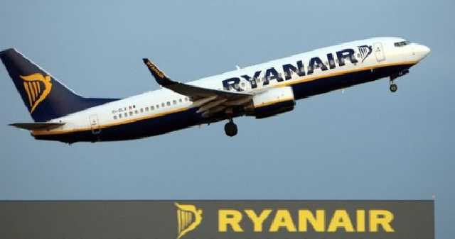 Лоукостер Ryanair запретит брать в салон по два предмета ручной клади
