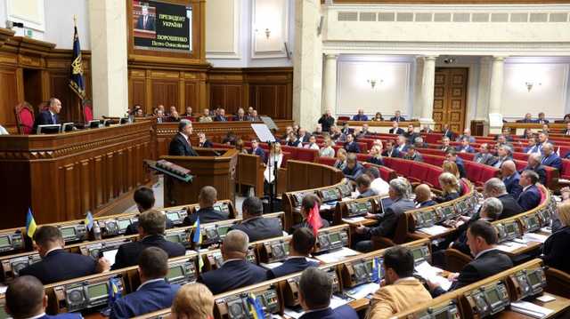 Порошенко заявил, что Россия готовится к масштабной войне