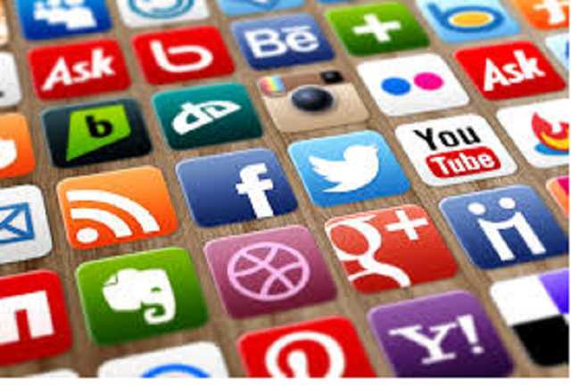 Порошенко пообещал еще больше блокировать российские соцсети в Украине