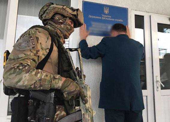 Поліція розкрила в Чернівецькій області масштабну схему з незаконного ввезення в країну автомобілів з іноземною реєстрацією